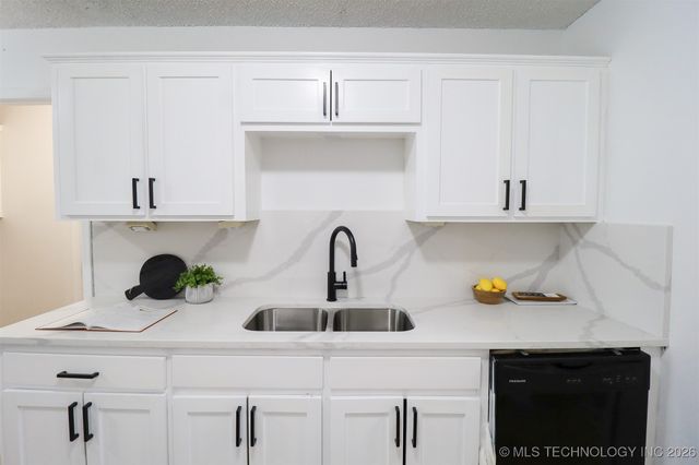 825 W 23rd Street North, Claremore, OK 74017