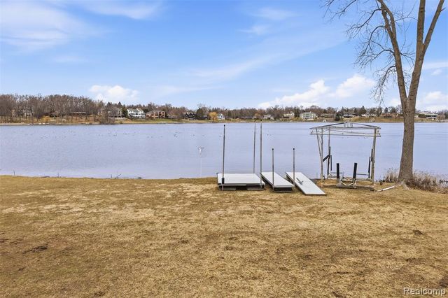 2954 Long Ridge Court, West Bloomfield, MI 48323