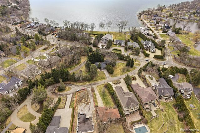 2954 Long Ridge Court, West Bloomfield, MI 48323
