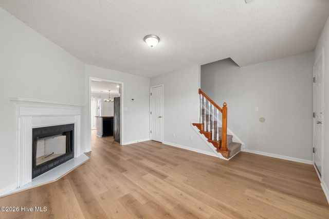 3915 Sterling Pointe Drive Jj9, Winterville, NC 28590