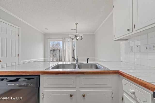 3915 Sterling Pointe Drive Jj9, Winterville, NC 28590