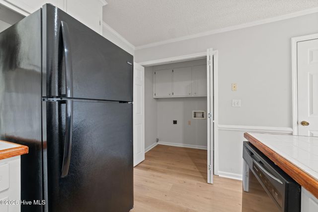 3915 Sterling Pointe Drive Jj9, Winterville, NC 28590