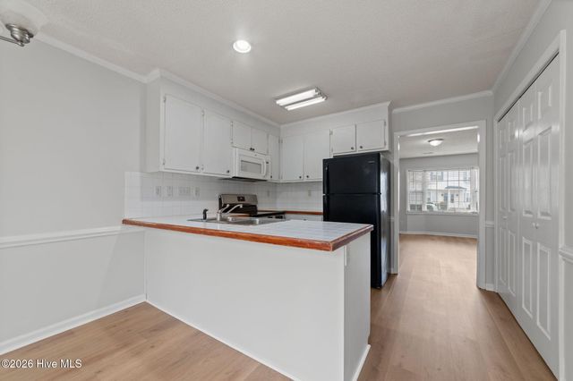 3915 Sterling Pointe Drive Jj9, Winterville, NC 28590