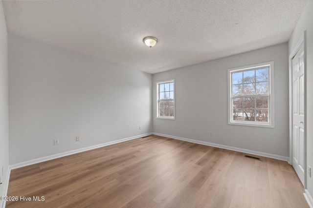 3915 Sterling Pointe Drive Jj9, Winterville, NC 28590