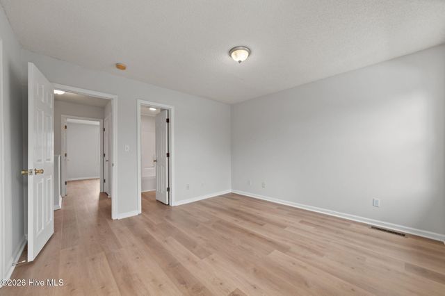 3915 Sterling Pointe Drive Jj9, Winterville, NC 28590