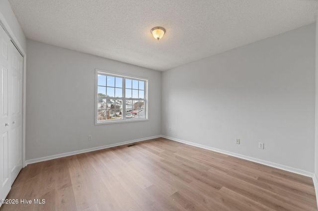 3915 Sterling Pointe Drive Jj9, Winterville, NC 28590