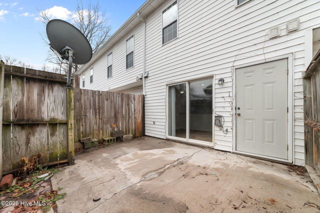 3915 Sterling Pointe Drive Jj9, Winterville, NC 28590