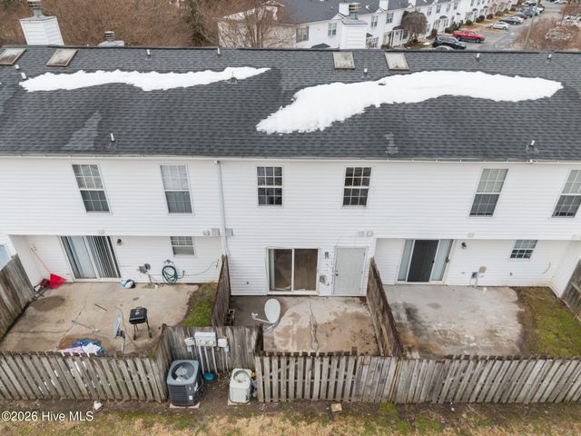 3915 Sterling Pointe Drive Jj9, Winterville, NC 28590