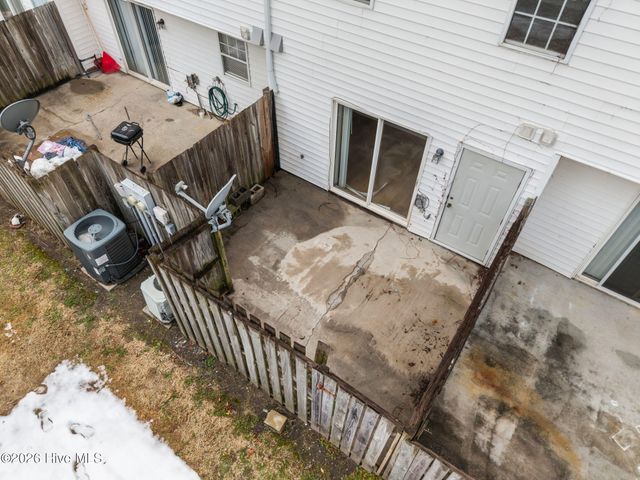 3915 Sterling Pointe Drive Jj9, Winterville, NC 28590