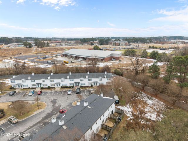 3915 Sterling Pointe Drive Jj9, Winterville, NC 28590