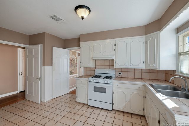 105 john page, San Antonio, TX 78228