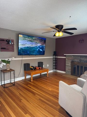 22 Falcon St, Methuen, MA 01844