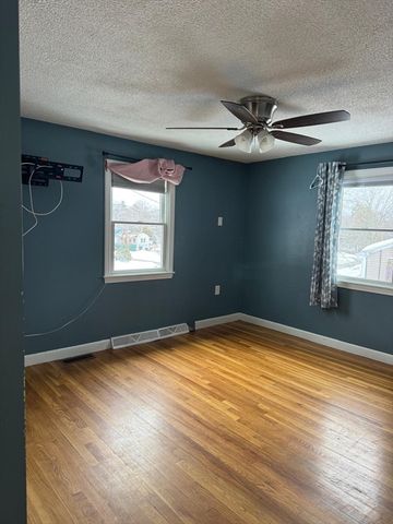 22 Falcon St, Methuen, MA 01844