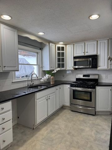 22 Falcon St, Methuen, MA 01844