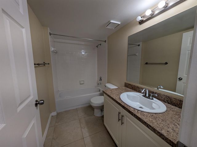 5011 Wiles Road 208, Coconut Creek, FL 33073