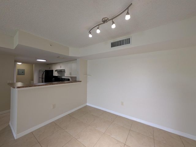5011 Wiles Road 208, Coconut Creek, FL 33073