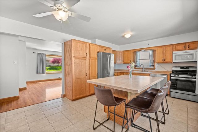 1790 Spruce COURT, South Milwaukee, WI 53172