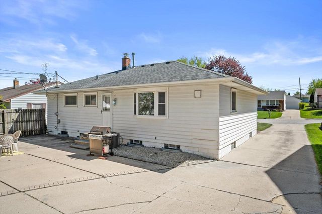 1790 Spruce COURT, South Milwaukee, WI 53172