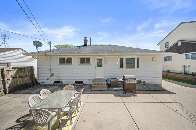 1790 Spruce COURT, South Milwaukee, WI 53172