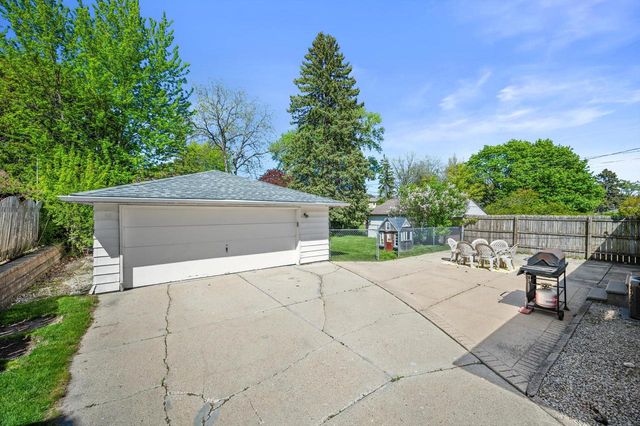 1790 Spruce COURT, South Milwaukee, WI 53172