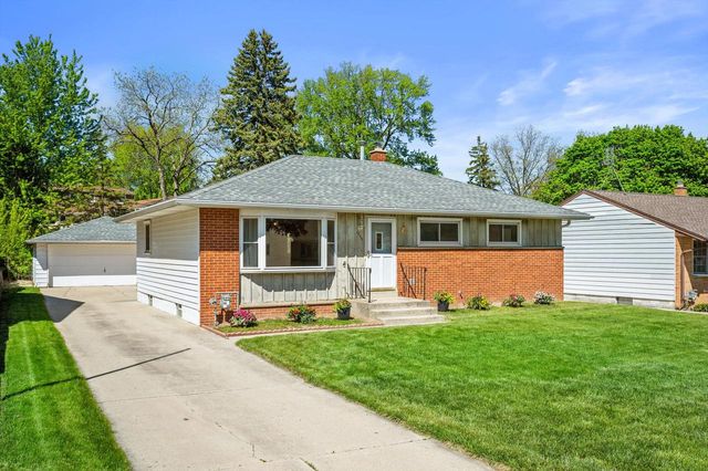 1790 Spruce COURT, South Milwaukee, WI 53172