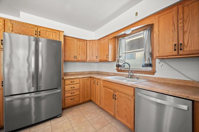 1790 Spruce COURT, South Milwaukee, WI 53172