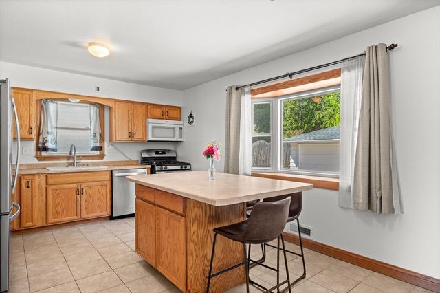 1790 Spruce COURT, South Milwaukee, WI 53172