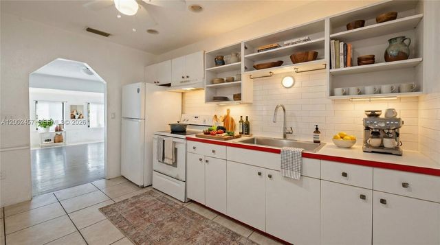 2410 Jackson Street, Hollywood, FL 33020