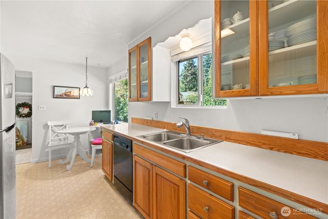18521 36th Place NE, Lake Forest Park, WA 98155