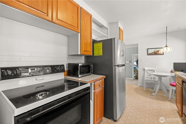 18521 36th Place NE, Lake Forest Park, WA 98155