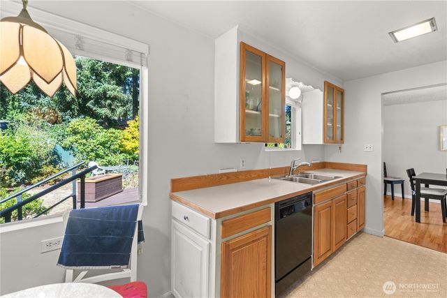 18521 36th Place NE, Lake Forest Park, WA 98155