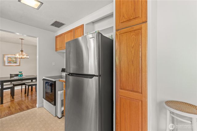 18521 36th Place NE, Lake Forest Park, WA 98155