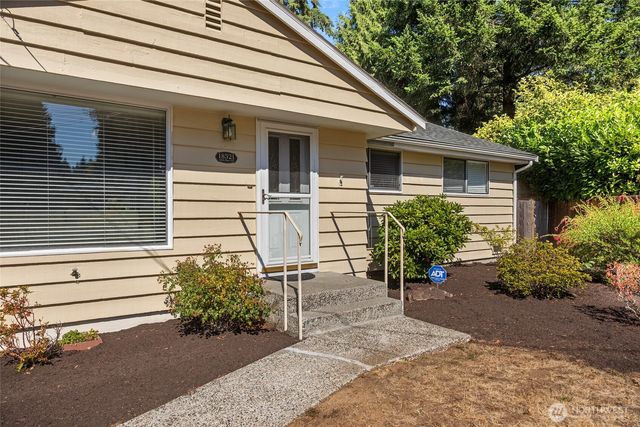 18521 36th Place NE, Lake Forest Park, WA 98155