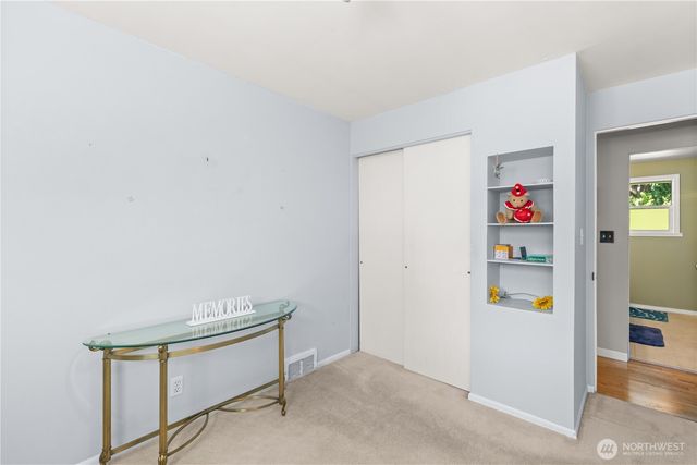 18521 36th Place NE, Lake Forest Park, WA 98155