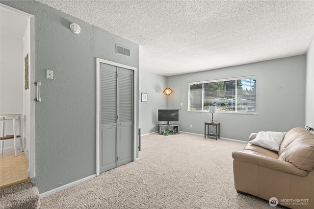 18521 36th Place NE, Lake Forest Park, WA 98155