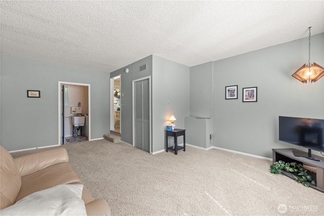 18521 36th Place NE, Lake Forest Park, WA 98155