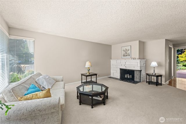 18521 36th Place NE, Lake Forest Park, WA 98155