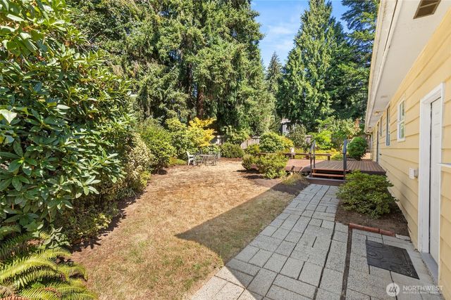 18521 36th Place NE, Lake Forest Park, WA 98155