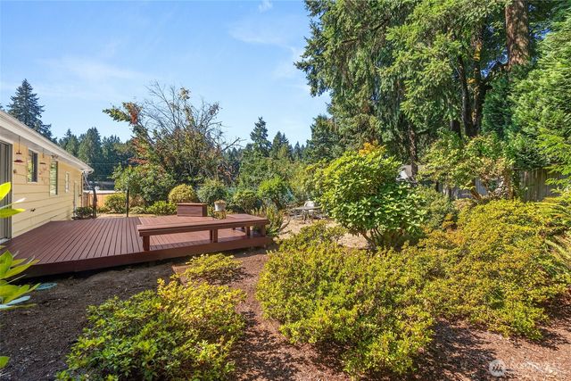 18521 36th Place NE, Lake Forest Park, WA 98155