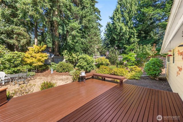 18521 36th Place NE, Lake Forest Park, WA 98155