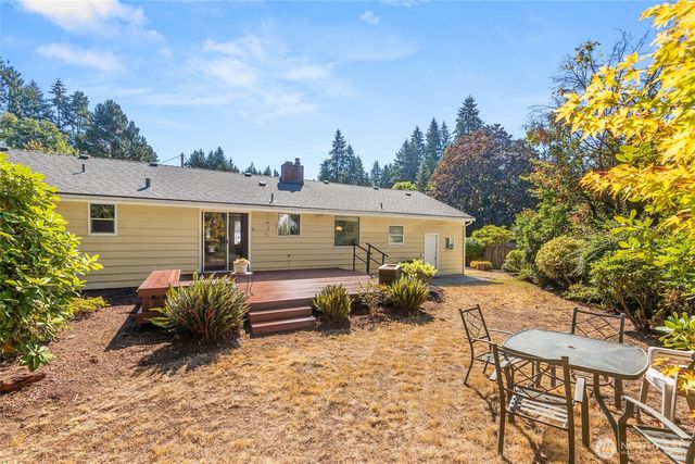 18521 36th Place NE, Lake Forest Park, WA 98155