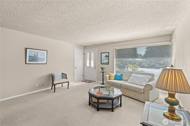 18521 36th Place NE, Lake Forest Park, WA 98155