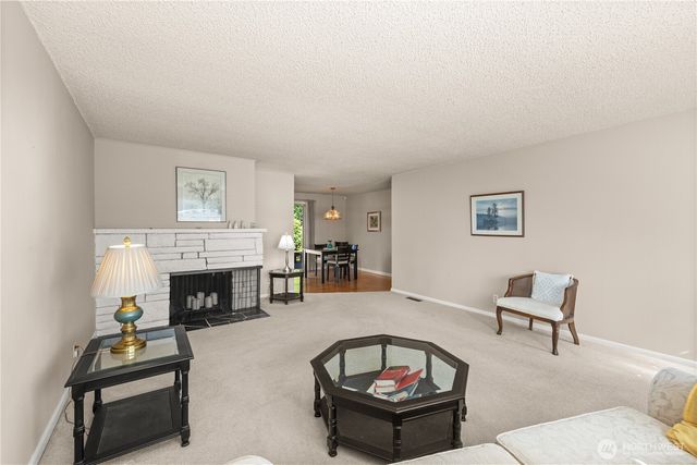 18521 36th Place NE, Lake Forest Park, WA 98155