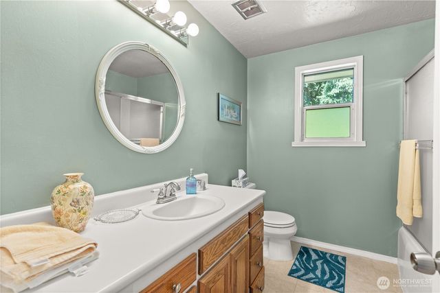 18521 36th Place NE, Lake Forest Park, WA 98155