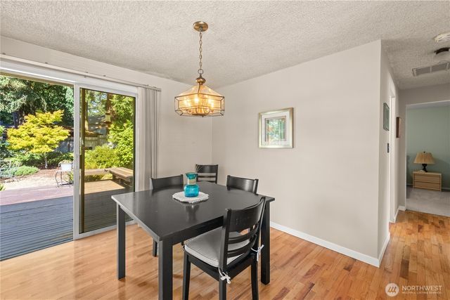 18521 36th Place NE, Lake Forest Park, WA 98155