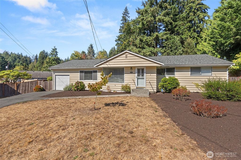 18521 36th Place NE, Lake Forest Park, WA 98155