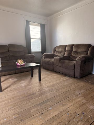 9362 Memorial Street, Detroit, MI 48228