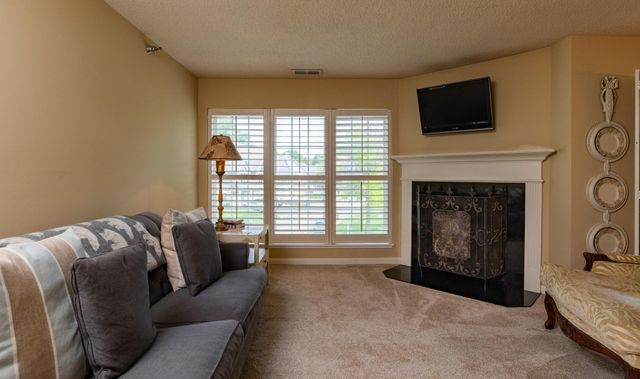 6155 Chasewood Parkway 201, Minnetonka, MN 55343