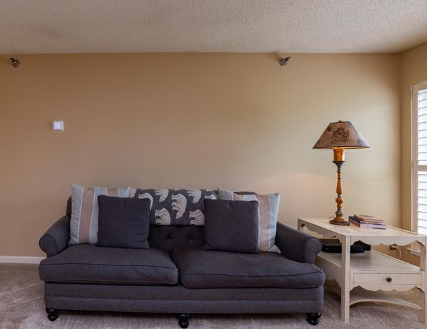 6155 Chasewood Parkway 201, Minnetonka, MN 55343