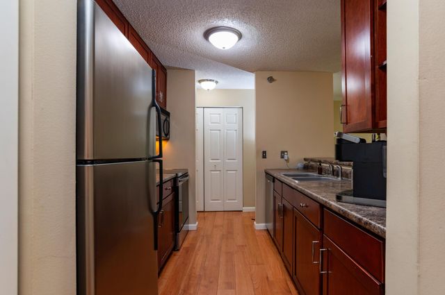 6155 Chasewood Parkway 201, Minnetonka, MN 55343